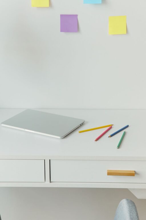 Simple Tips for Organizing a Clutter-Free Workspace at Home or Office